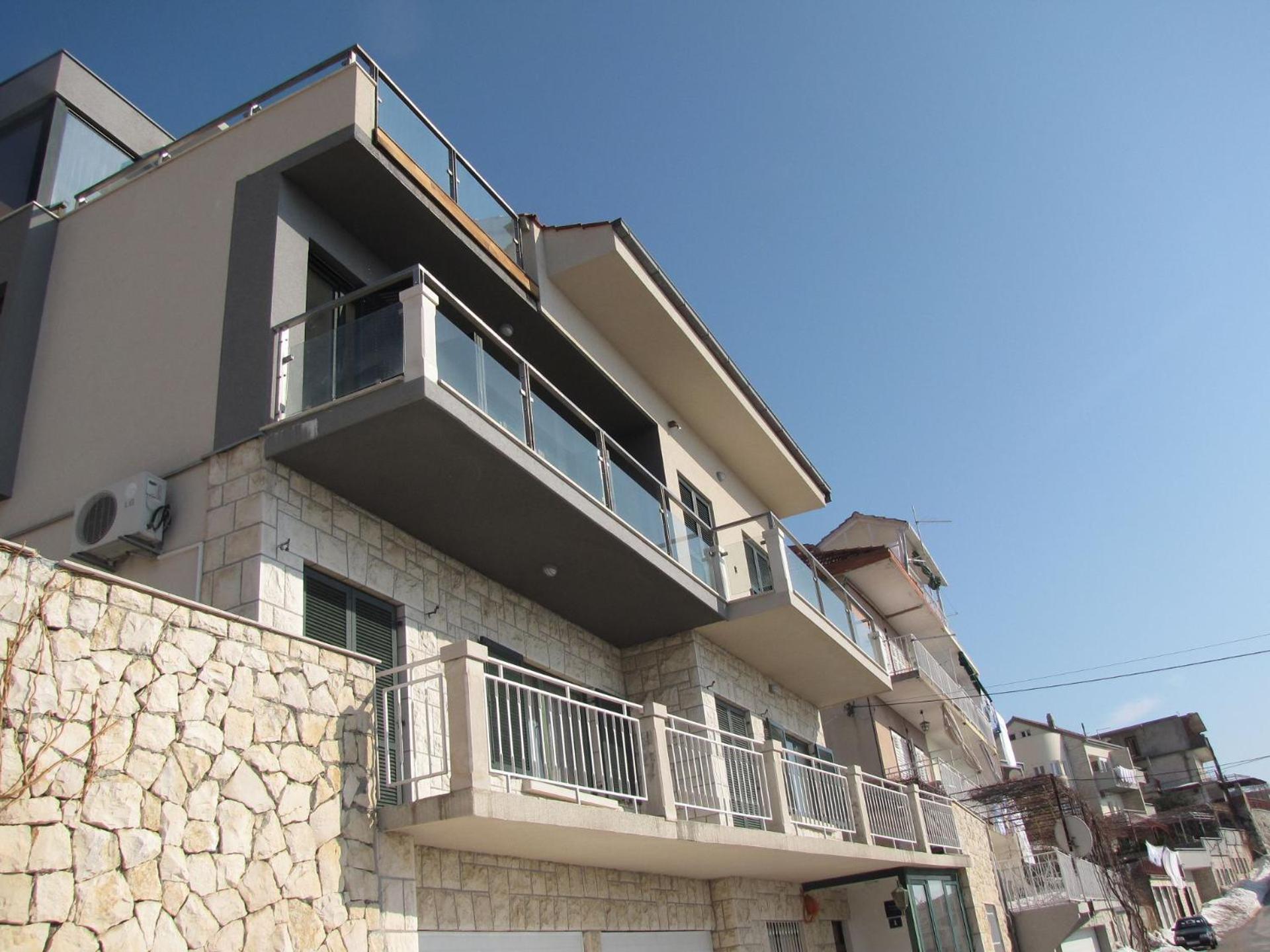 Apartment Iva Omis Exterior photo