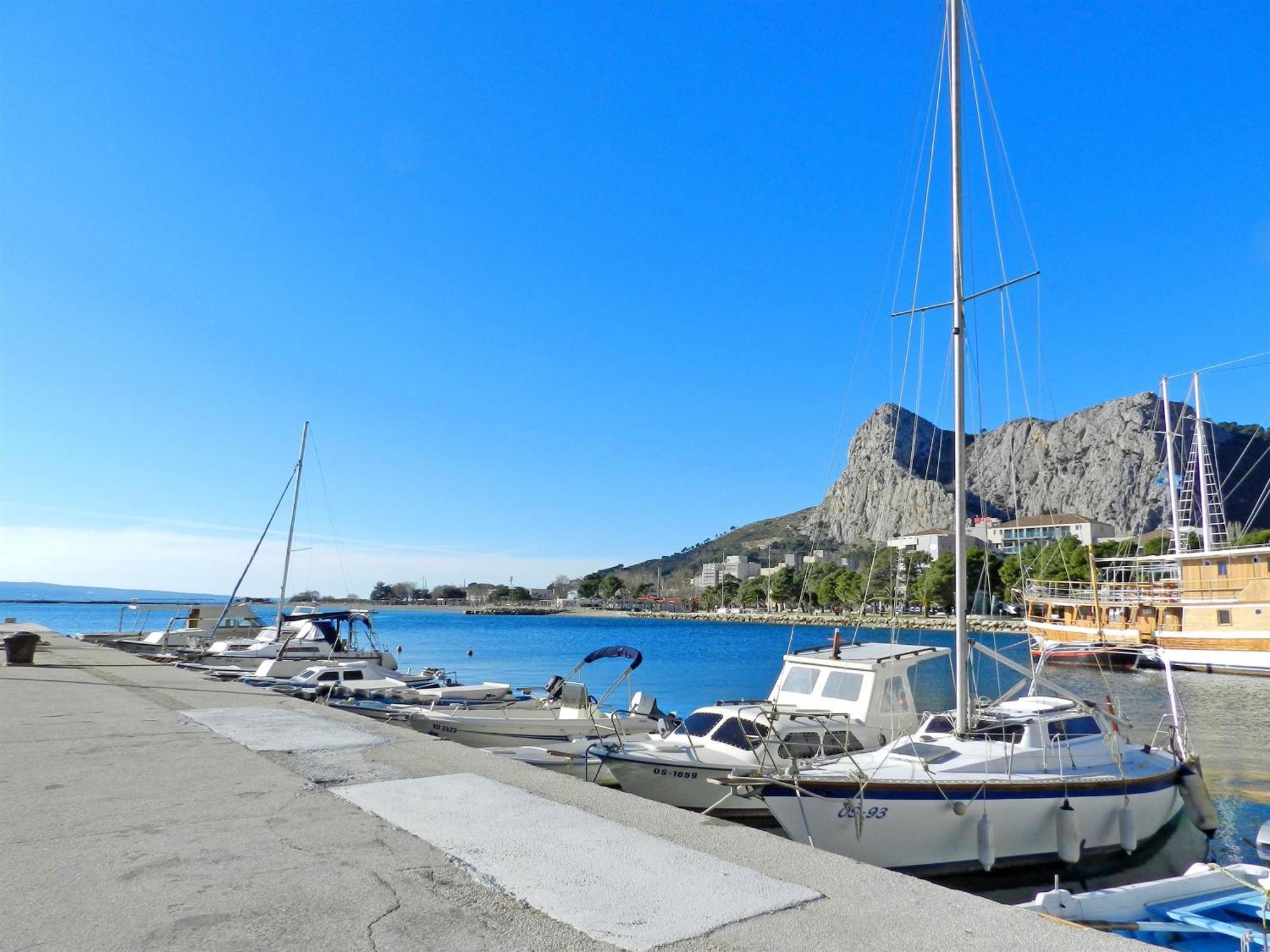 Apartment Iva Omis Exterior photo