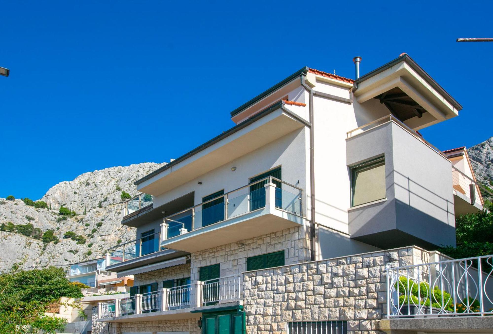 Apartment Iva Omis Exterior photo