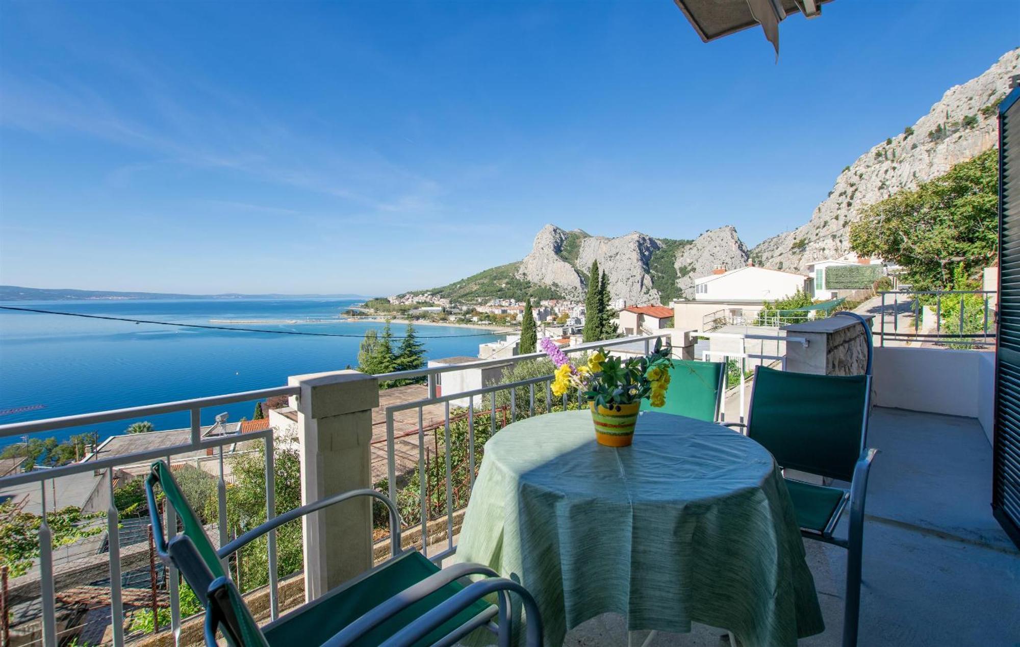 Apartment Iva Omis Exterior photo